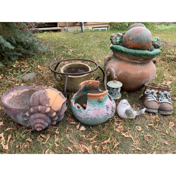 Lot Of Yard Decor