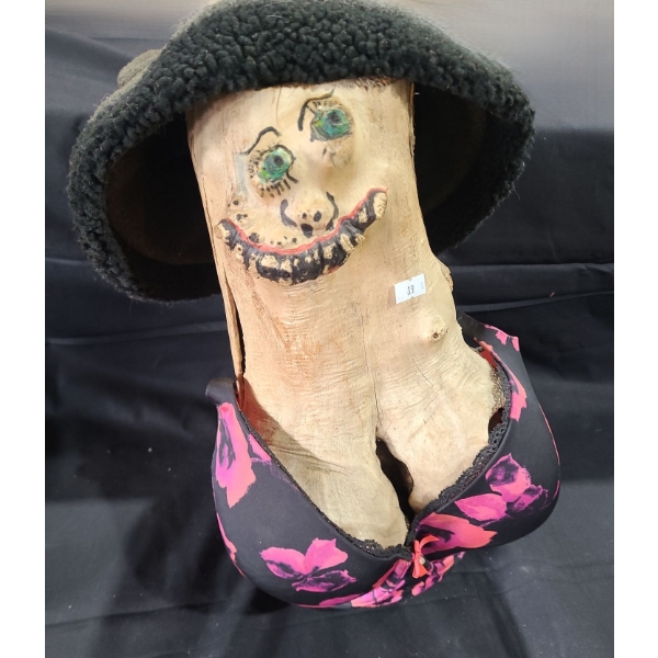 Folk Art Log Woman 6" Wide Base, 16 T 