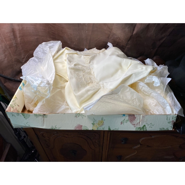 Woman's Wedding Dress, Size S/XS	
