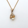 Image 1 : 10KY Thin Curb Chain, 10KY Leaf Motif Pearl Pendant 2.46 grams