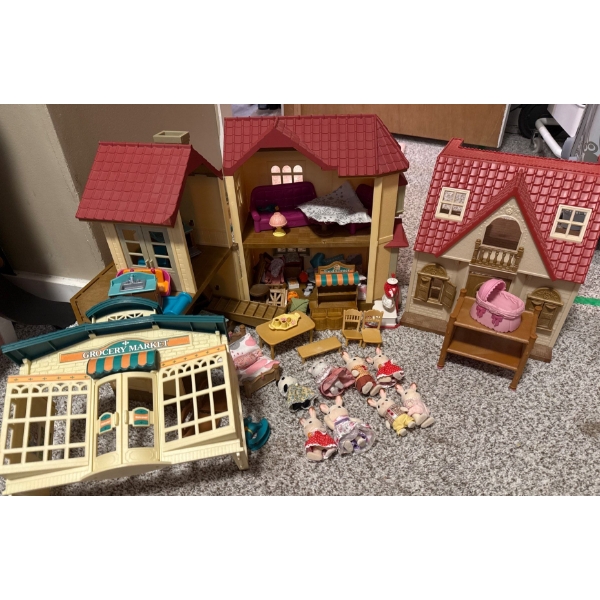 Playset Collectibles ft/ Calico Critters Red Roof Country Home & More