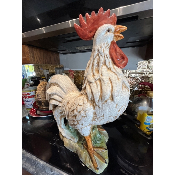 large white ceramic rooster With 4 collectors plates including rack and hand painted Roster Saw