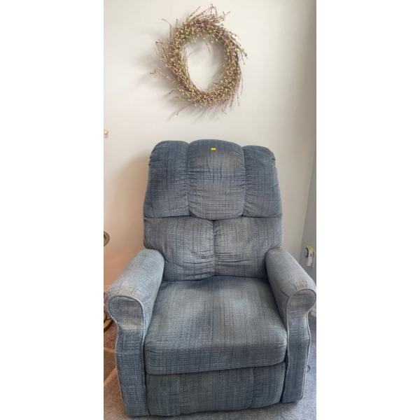 Reclining Massage Rocker - Electric (Well Loved) 33x30x46