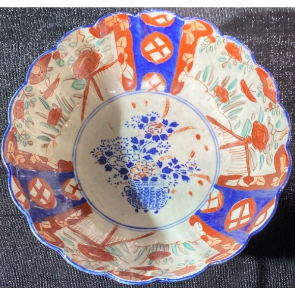 Japanese Imari Ware Hand Painted Scalloped Bowl