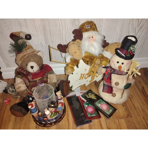 Nuetral Colored Holiday Decor & Collectables