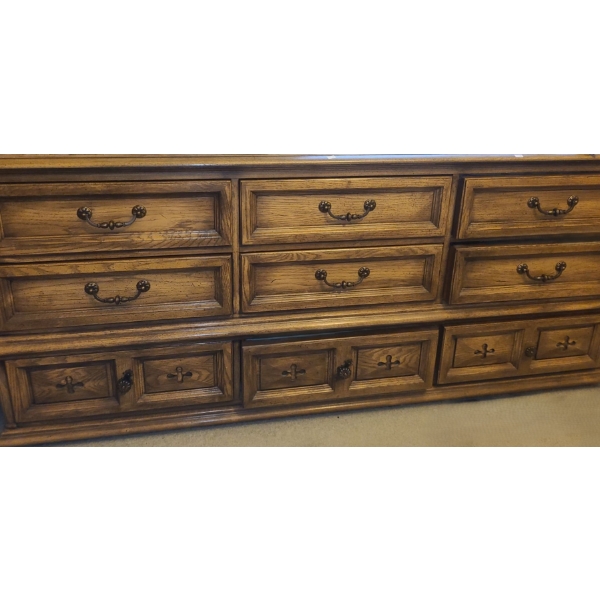 Vintage Dresser 74 W, 20 D, 32 T 