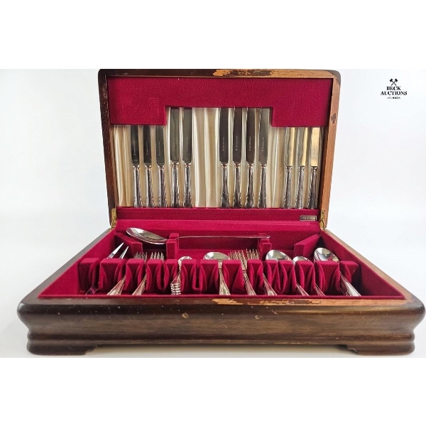 Walker & Hall Sheffield England" Set. Wooden Storage Chest, Dinner Knives, Forks, And Spoons 46 PCS