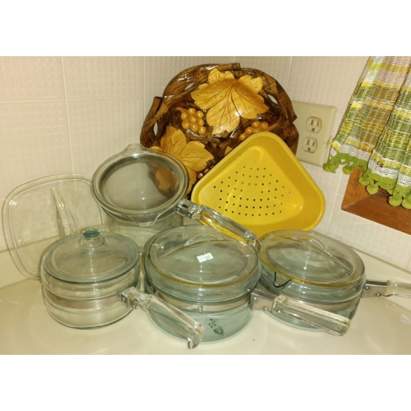Set Of Glass Pyrex Pots w/ Strainer