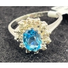 Image 2 : Blue Topaz, 10K Gold & Diamond Cluster Ring (total weight 3g)