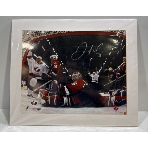 NHL Jarome Iginla Authenticated Signature from 2010 Olympic Picture