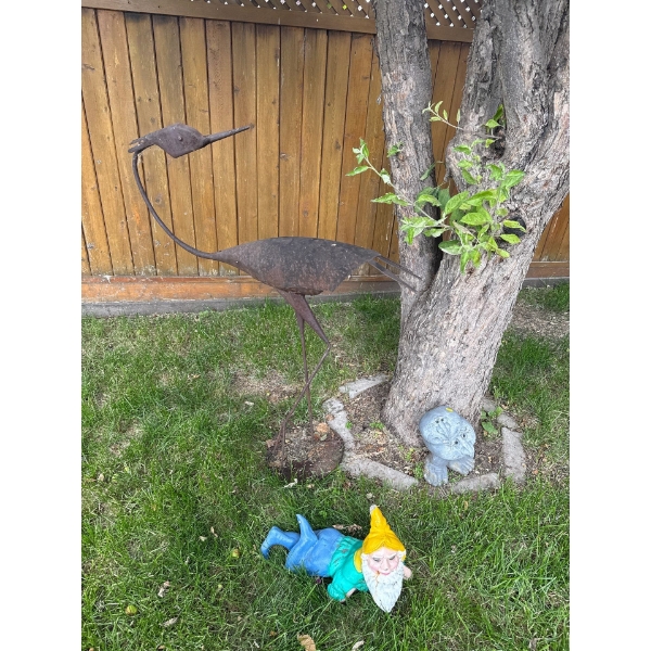 Garden Decor Collection, Metal Bird is 4 Ft Tall 