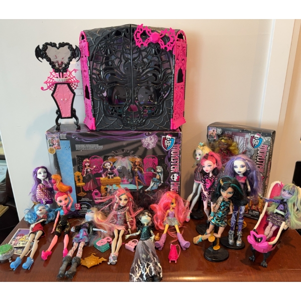 Monster High Dolls and Playsets Assortment