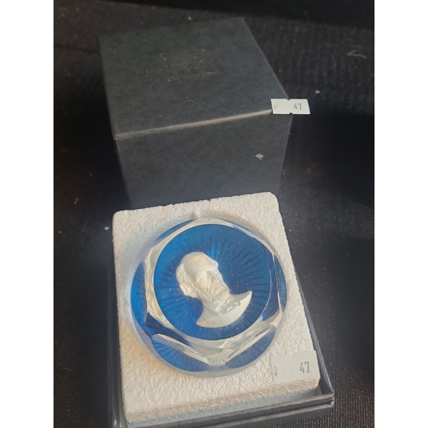 Franklin Mint- Baccarat Cameo in Crystal Paperweight: Abraham Lincoln