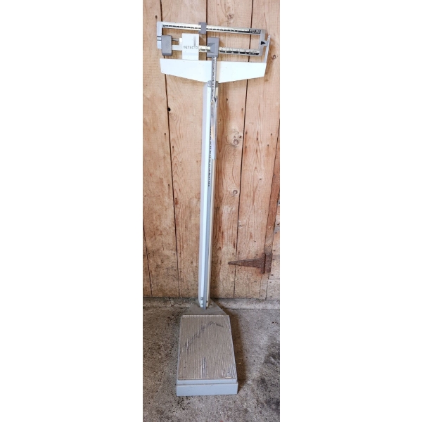 - Vintage Detecto Doctor's Office Scale 16.5 W, 21 D, 58 T