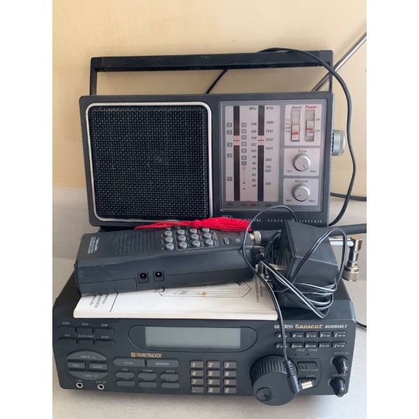 United Bearcat BC895XLT w/ General Electric AM/FM Radio