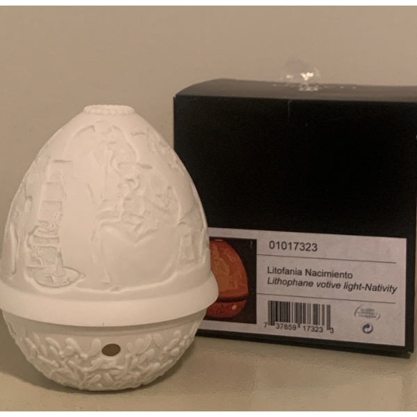 LLADRO Porcelain Light 5T Nativity Motif