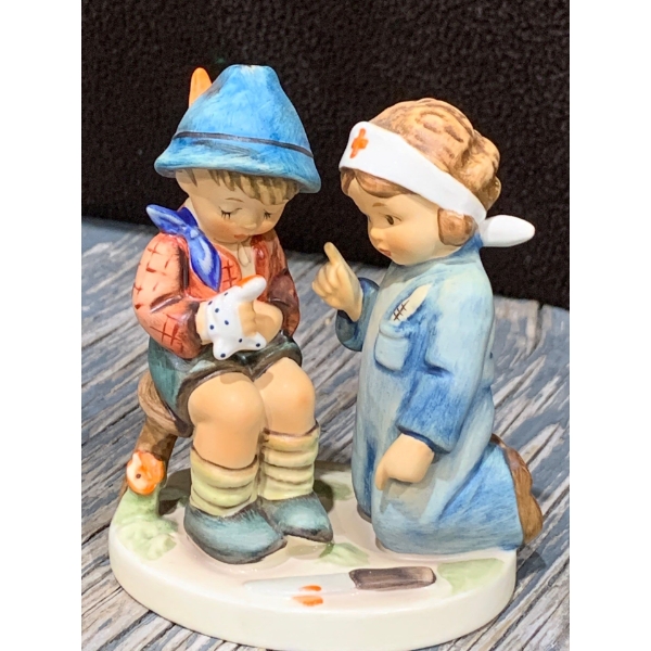 Goebel Hummel Little Nurse  -  5T