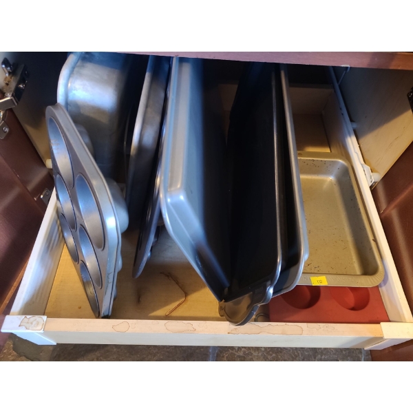Assorted Kitchen Pans