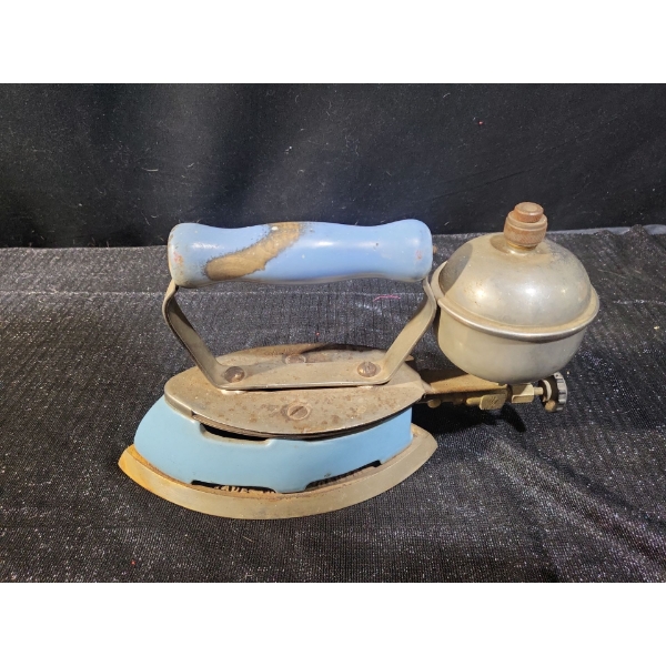 vintage Coleman Model 4A Gasoline Iron