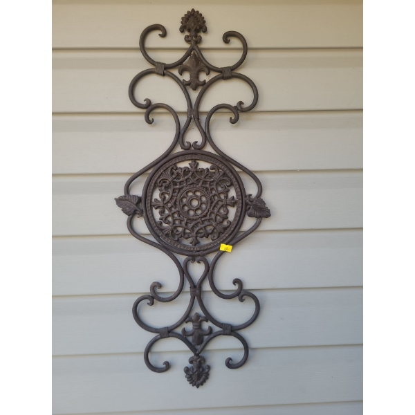 Outdoor Hanging Wall Metal Decor with Fleur de Lys 