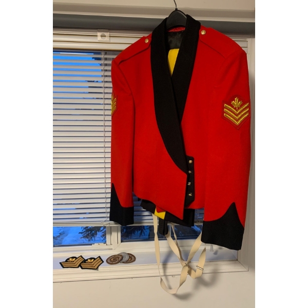 RCMP Formal Wear w/ Assorted Patches Size Men Size M