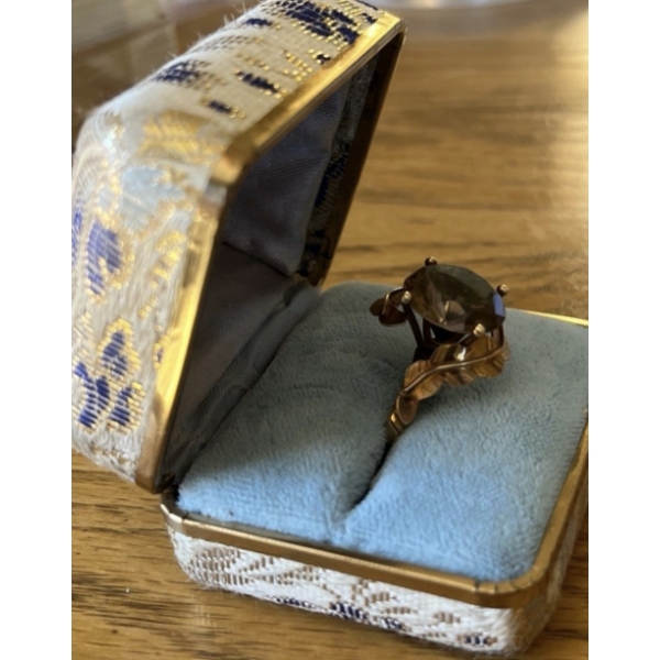 14K Gold Ladies Dinner Ring With Beautiful Diamond Cut Center Stone  8 grams
