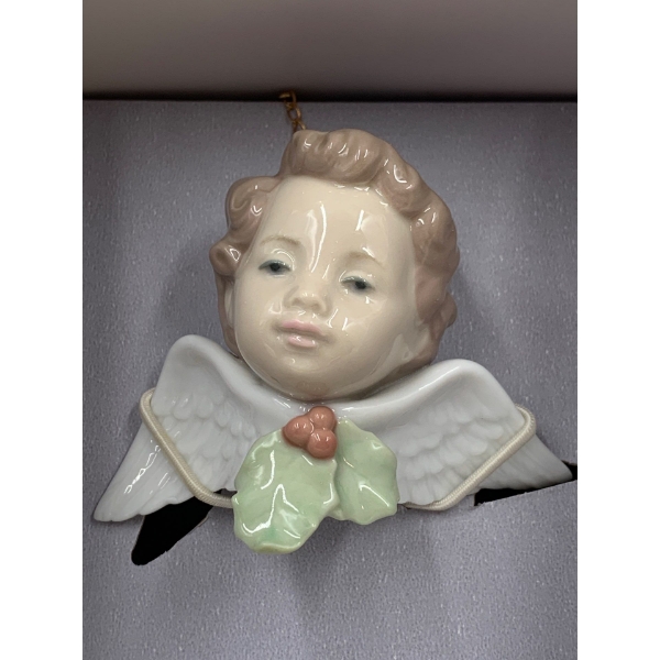 LLADRO Porcelain "Serif w/ Holly' 3L