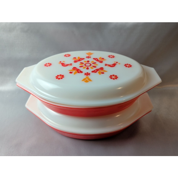 Pyrex Casserole Dish with Lid in "Friendship" Pattern