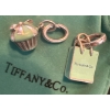 Image 2 : Tiffany & Co. Sterling Silver Charms - Shopping Bag w/ Cupcake Charm 1'Tall