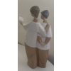Image 2 : LLADRO Porcelain Choir Boys Figurine  - 8.5T   