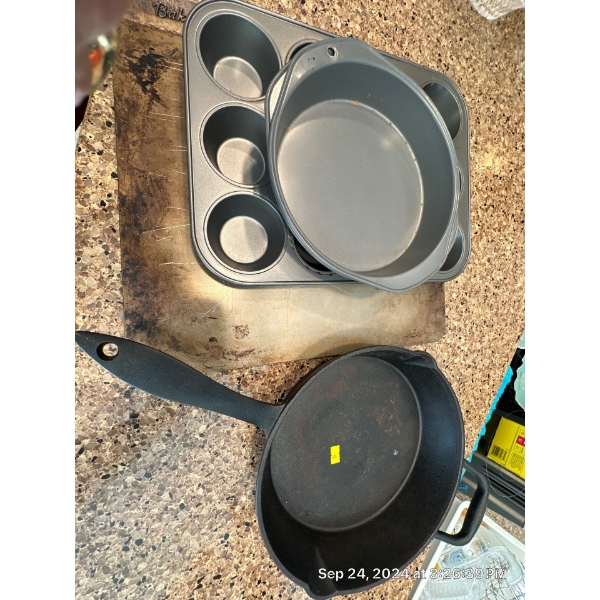 Lagostina Cast Iron Frying Pan w/ Bakers Collection