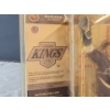 Image 5 : Wayne Gretzky Hat Trick! Action Figure, Upper Deck Trading Card and LA Kings Jersey Size M