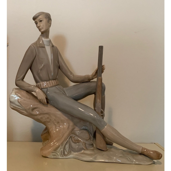 LLADRO NAO Huntsman  Porcelain Figure - 11W, 11T 