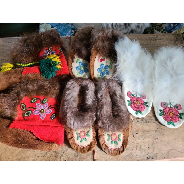 Fur and Beading Trimmed Moccasins x4 Pairs , with White Fur 10 L Others Smaller