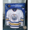 Image 3 : Wayne Gretzky Memorabilia- Ultimate Gretzky DVD, Mini Jersey & Figurine Bundle