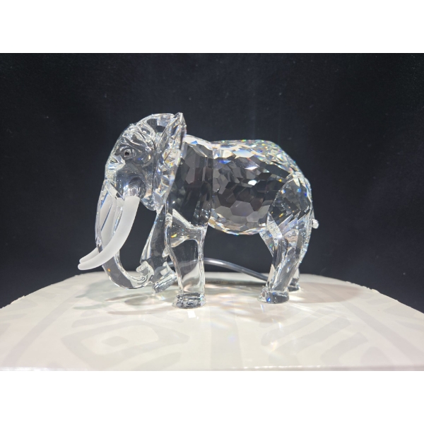 Swarovski 1993 Annual Edition "Inspiration Africa" The Elephant (4"T & 5"L)