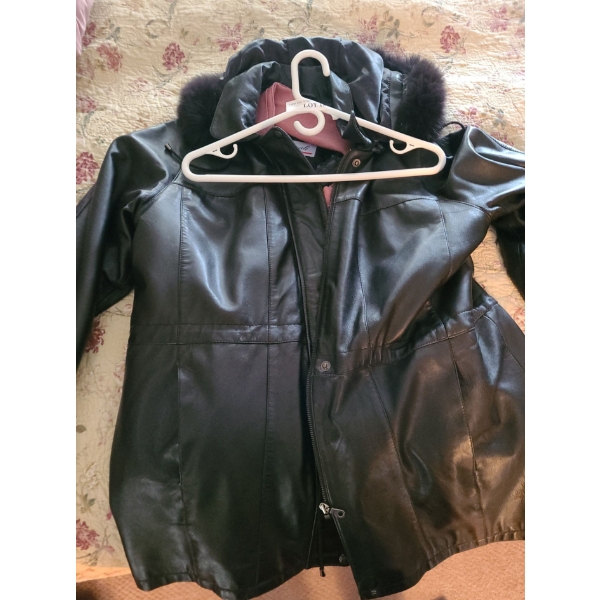 Woman's Black Leather Jacket w Removable Lining sz L & Rose Colour Scarf