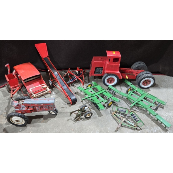Tru-Scale Metal Diecasts + Plastic Truck Dual Back Wheels