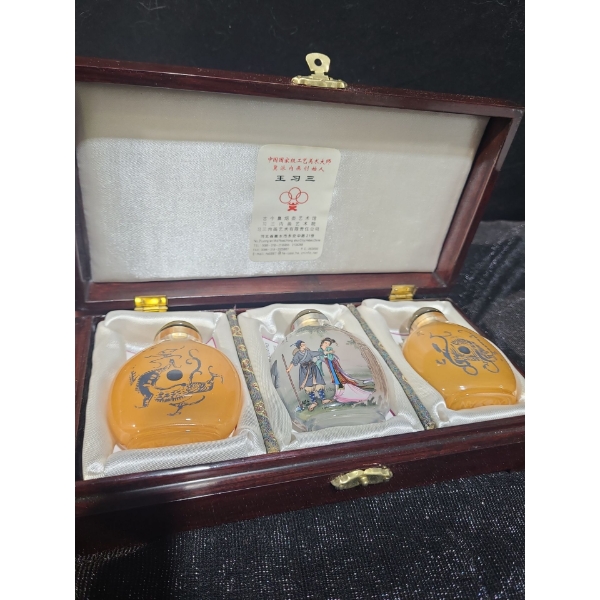 Artist: Du Qing Tao Wang Xisan Ji School Box of Reverse Painting Snuff Bottles 