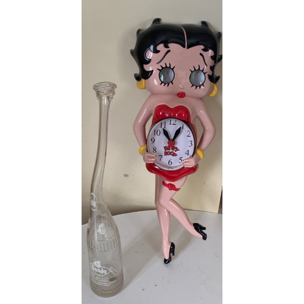 Betty Boop Pendelum Wall Clock 16T w/ Blown Glass Bottle