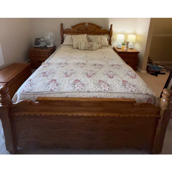 Oak Bed Bundle - Includes Head Board Frame Mattress BS & Linens - Queen