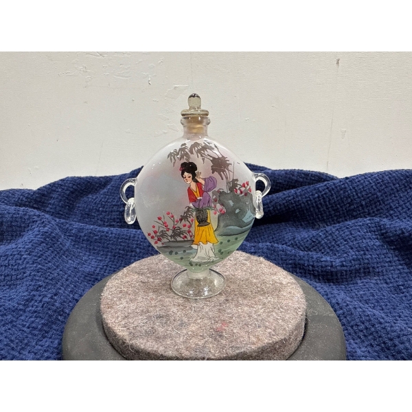 Maiden Snuff Bottle with Spoon 4H