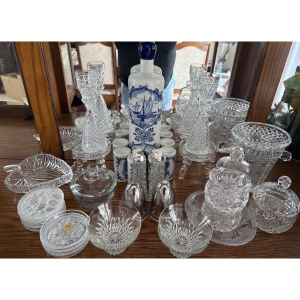 A Collection of Various Household & Decorative Items  Ceramic & Glassware