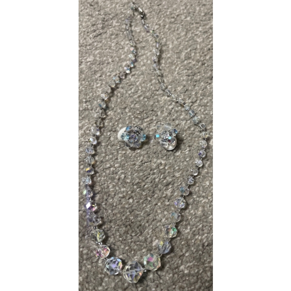 Beautiful Vintage Crystal Like Matching Necklace & Clip On Earrings