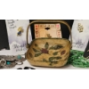 Image 2 : Vintage Jewelry Lot Featuring Necklaces, Earrings, Bracelets, and Decorative Trinket Basket