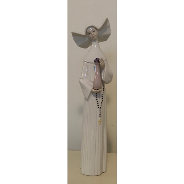 LLADRO Porcelain Sister Nun Holding Floral Bouquet 10.5