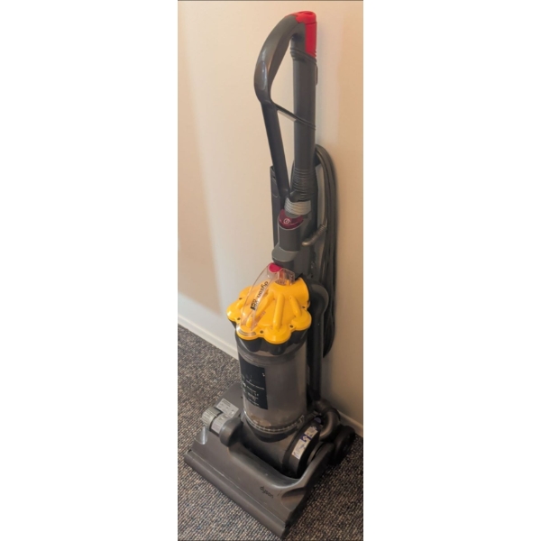 DYSON Upright Vacuum Mo.DC33 