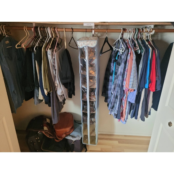 Mens Closet Collection: 2XL Shirts, 42x33 Jeans, and Size 11 Shoes