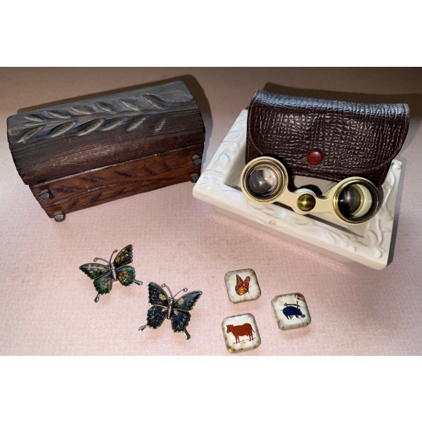 Vintage Opera Specs w/ Hand Carved Trinket Box & Beautiful Butterflies 