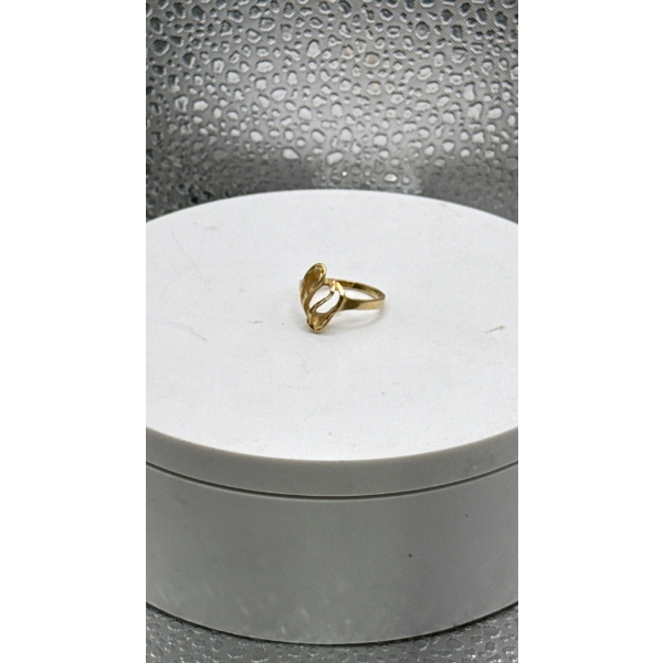 10K Gold Ring 2.12g (Approximately Size 6)